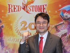 ⥵ӥ20ǯޤRED STONEפγȯǤԡLKʥࡦƥᥤ󥿥ӥ塼ץ쥤䡼ξǮˡȯǮä֤20ǯ