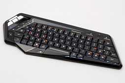 画像集#002のサムネイル/Mad Catz「S.T.R.I.K.E. M」レビュー。PCとMac，Android，iOS対応の“見た目最重視”なBluetoothキーボードをPS4で使ってみた