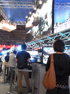 #005Υͥ/TGS 2010ϤȤˤǫ˺ꤳǤTPSVANQUISHפTGSСץ쥤θǤȤϰۤʤ2ơαФϡʹɤˤۤɤ