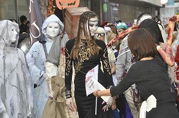 ֥֥쥤פΥ꡼㡼ãɤ˽иץߥ饤֤Ԥ줿֥֥쥤  ڲ Presents Shinjuku Magic of Halloweenפݡ