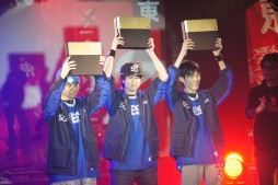 LoVAסDOA5LAפʤɡΰۤʤ5ȥǤ2ϢƤۡǳŤ줿Red Bull 5G 2015 FINALSץݡ